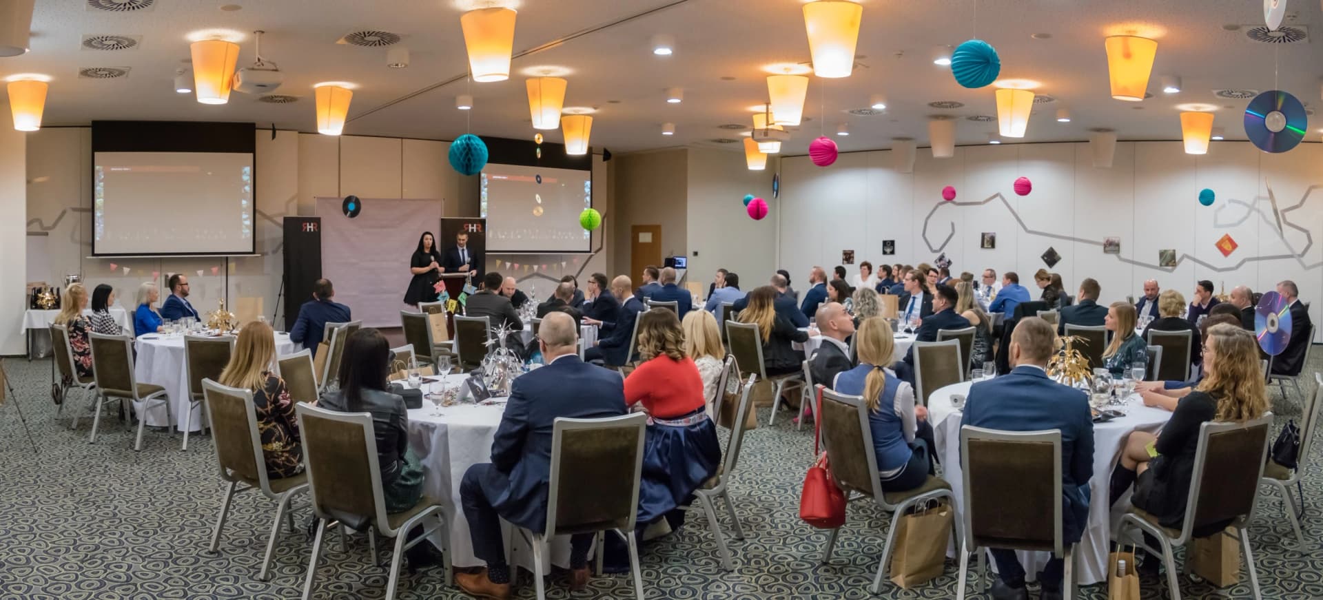 Tím RHR - profesionálni finanční poradcovia a sprostredkovatelia